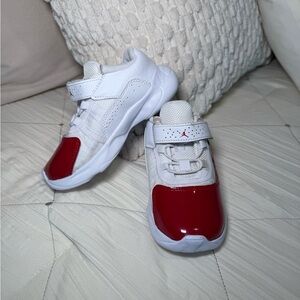 Jordan Kids Sneakers in White and Red